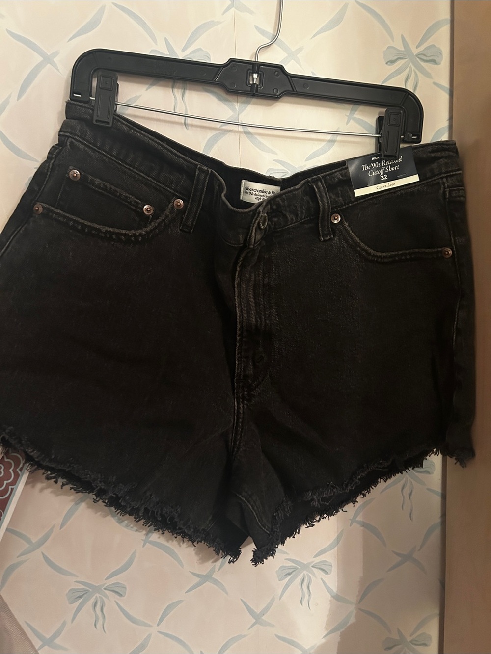 Abercrombie High Rise 90s Relaxed Cutoff Short Curve Love - 32 - Black